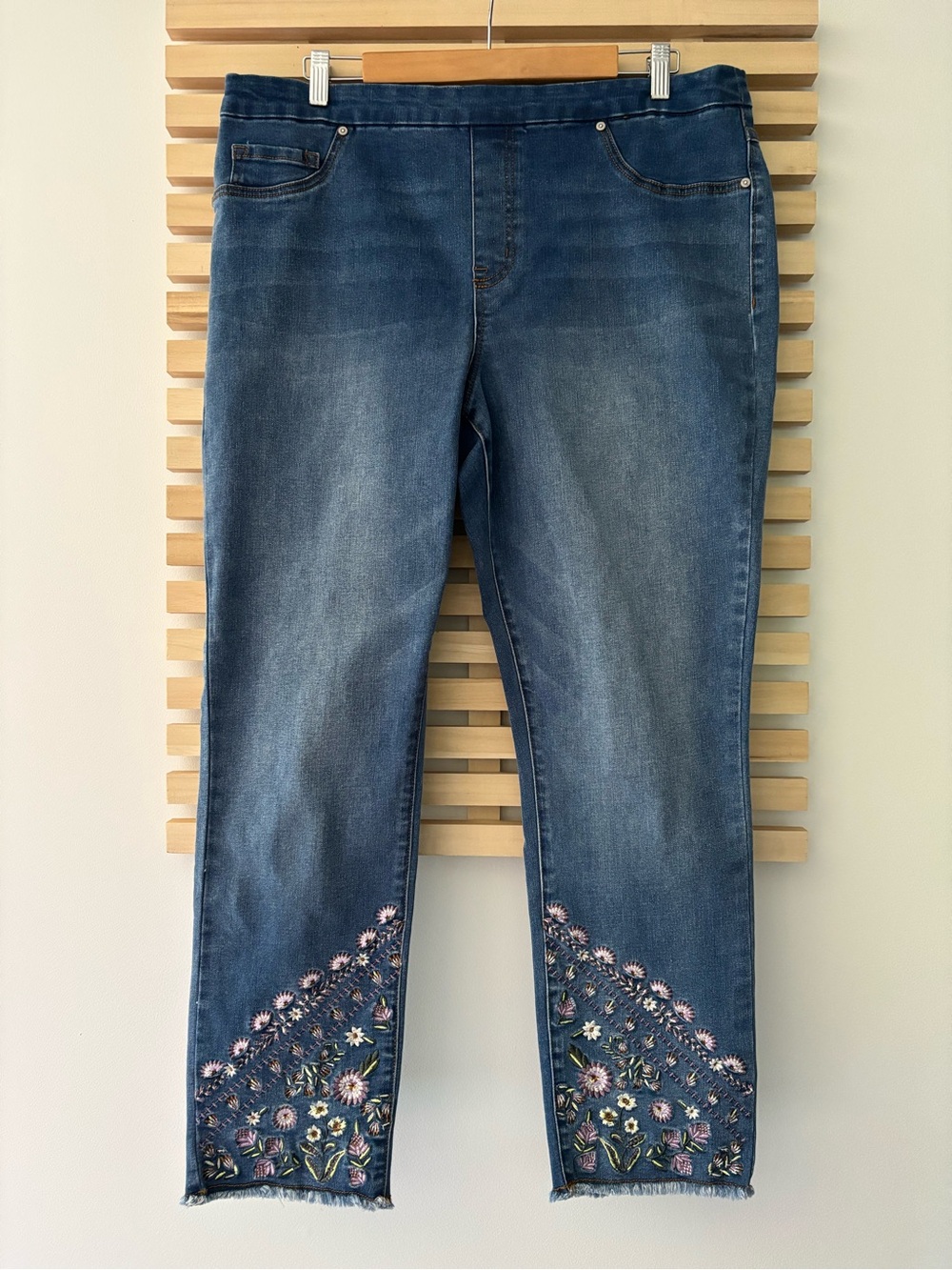 Tribal Jeans | Wildflower Embroidered | Raw Hem | Size 16 - Picture 1 of 6